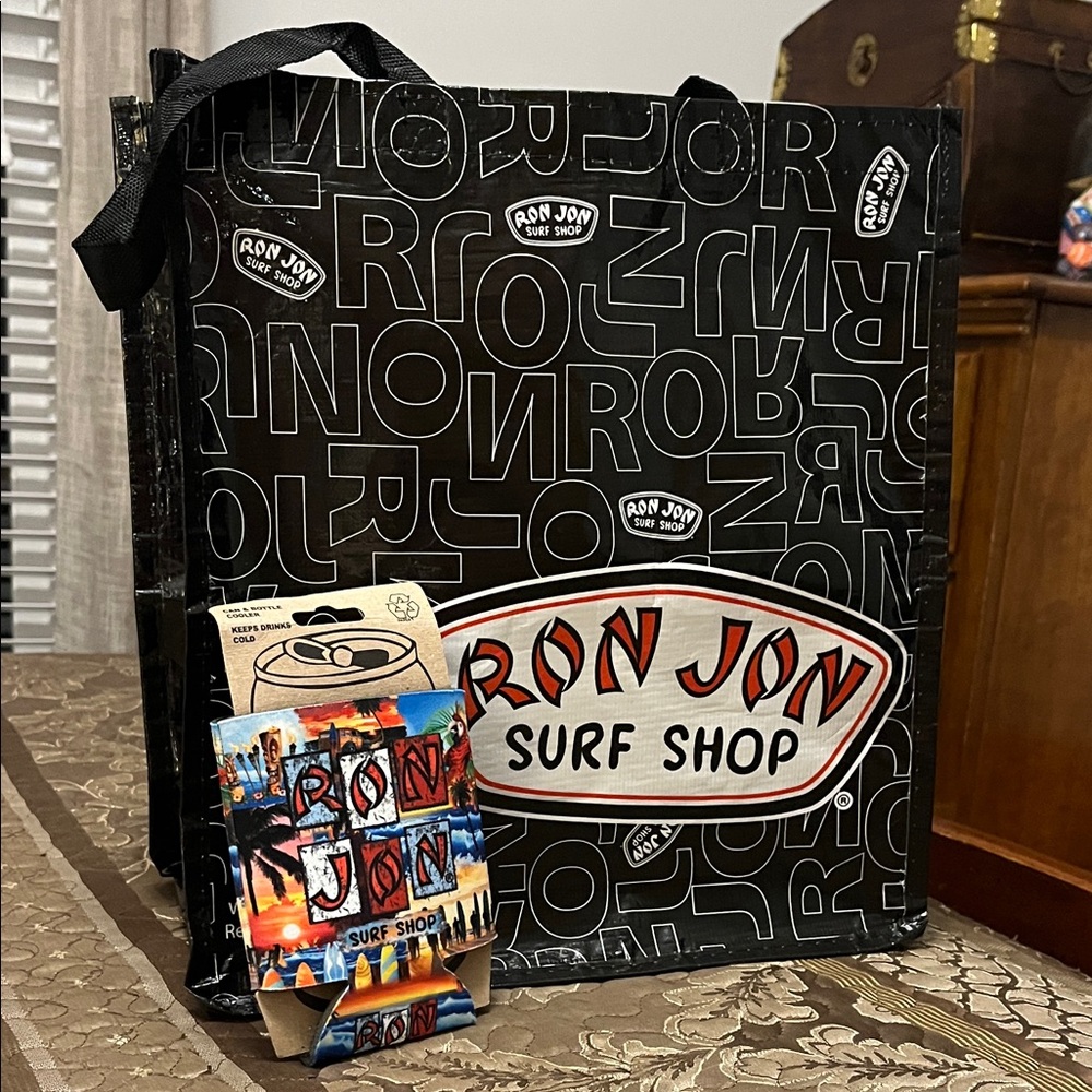 BEACH BUNDLE BABY!! 🌊 🏄‍♂️ 🌴 
RON JON Set- Medium hoodie, Tote Bag and Cousy - Picture 6 of 8